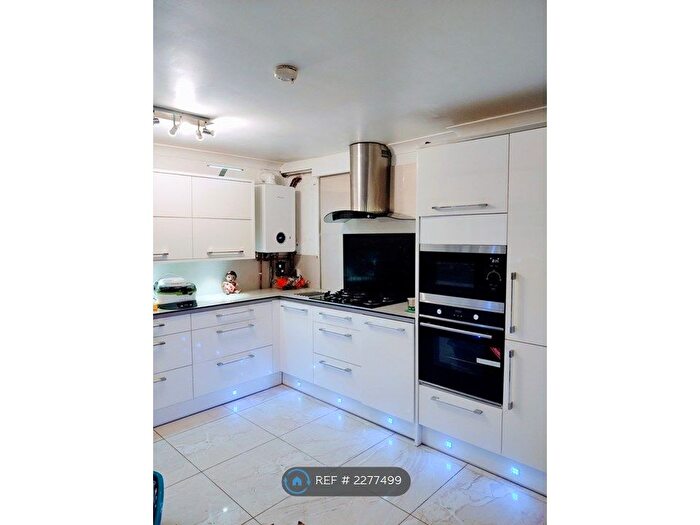 3 Bedroom End Of Terrace House To Rent In Seaton Road, Hemel Hempstead, HP3
