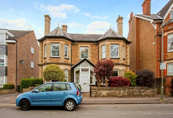 2 Bedroom Flat To Rent In Dene Road, Guildford, GU1