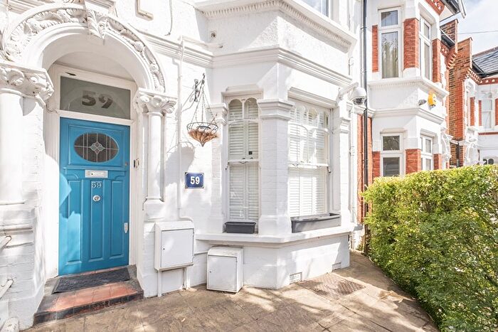 2 Bedroom Flat To Rent In Woodlawn Road, London, SW6