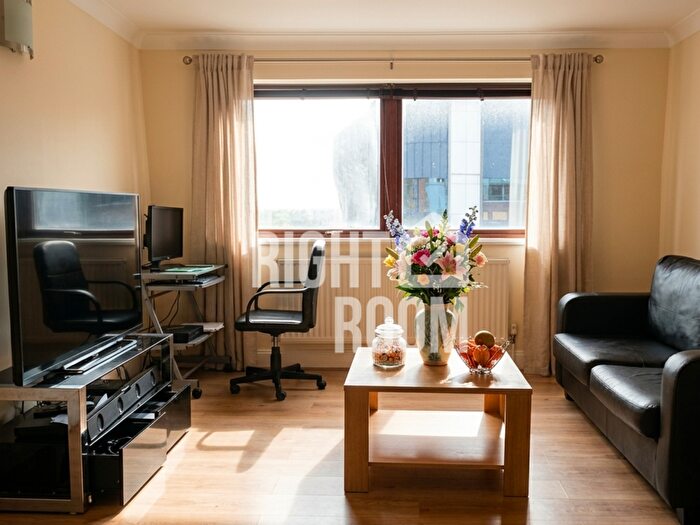 2 Bedroom Flat To Rent In Royal Court, Kings Road, Reading, RG1