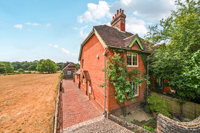 4 Bedroom Cottage For Sale In Tilford Street, Farnham, GU10