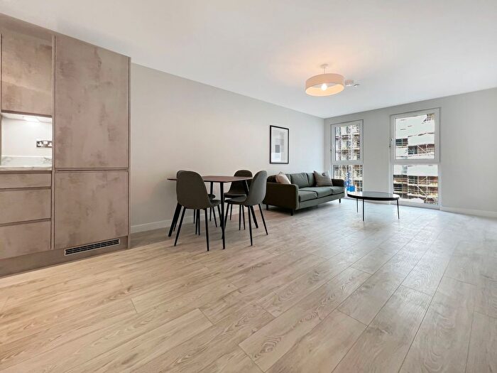 2 Bedroom Flat To Rent In Block E, Victoria Riverside, Leeds, LS10