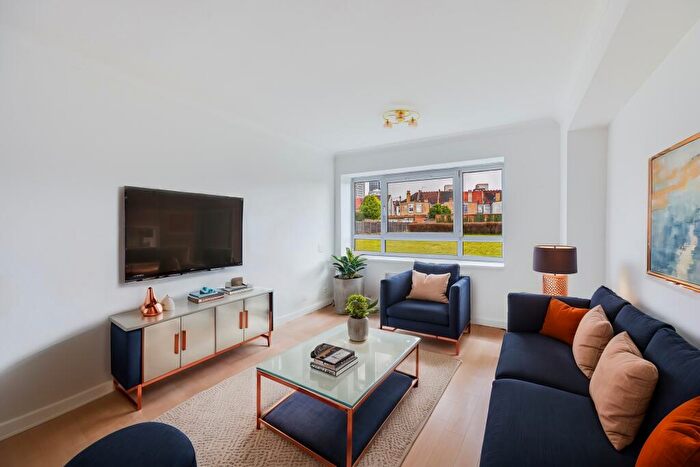 2 Bedroom Flat For Sale In Canning Road, Croydon, CR0