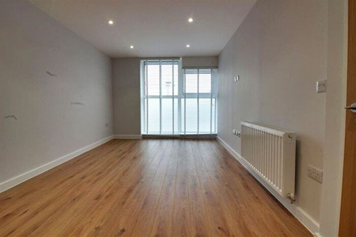 1 Bedroom Flat To Rent In Darkes Lane, Potters Bar, EN6