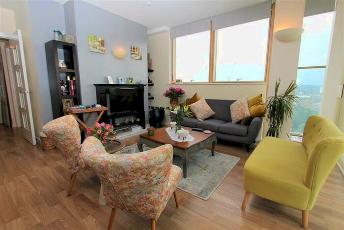 3 Bedroom Flat To Rent In West Point, Wellington Street, LS1