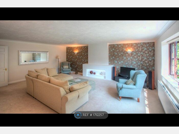 2 Bedroom Flat To Rent In White Lodge Close, Sevenoaks, TN13