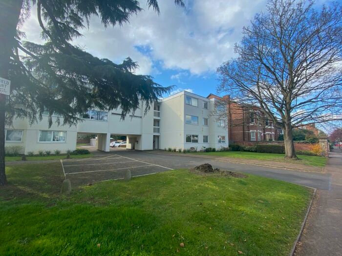 2 Bedroom Flat To Rent In Russell Terrace, Leamington Spa, CV31