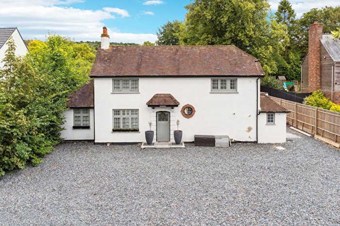 3 Bedroom Detached House For Sale In Aylesbury Road, Monks Risborough, HP27