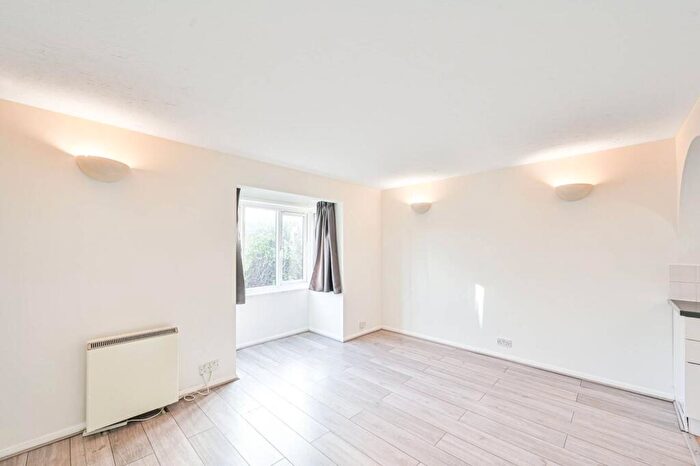 Studio To Rent In Harp Island Close, Neasden, London, NW10