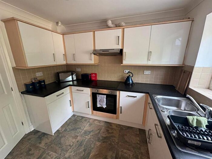 4 Bedroom Town House To Rent In Newbold Street, Rochdale, OL16