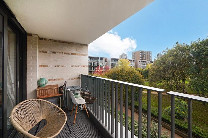 3 Bedroom Flat To Rent In Kingfisher Heights, Waterside Park, E16