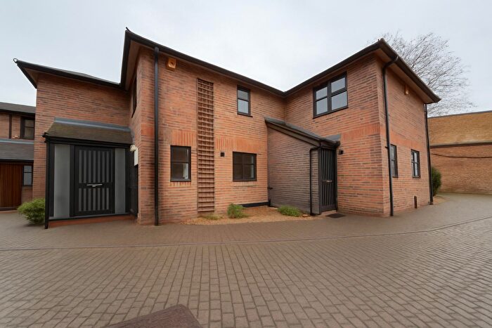 3 Bedroom Terraced House To Rent In Lamplighter Close, London, E1