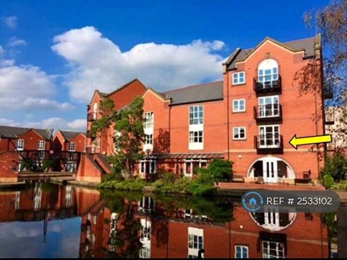 3 Bedroom Flat To Rent In John Smeaton Court, Manchester, M1