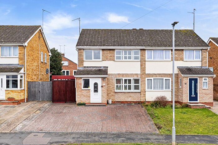 3 Bedroom Semi-Detached House For Sale In St John's Road, Kettering, NN15