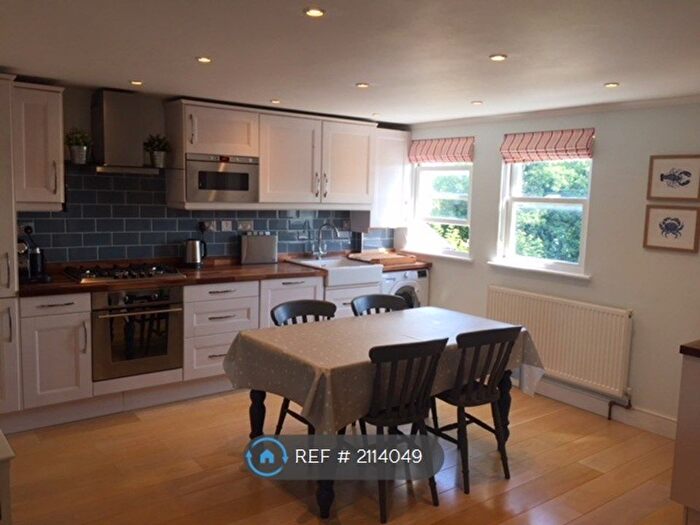 2 Bedroom Flat To Rent In Tankerville Road, London, SW16