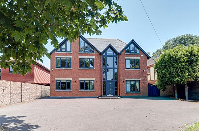 7 Bedroom Detached House For Sale In London Road, Luton, LU1