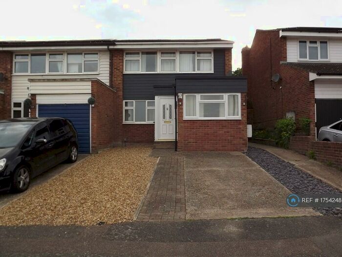 3 Bedroom End Of Terrace House To Rent In Jeffrey Close, Royston, SG8
