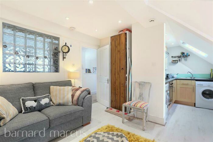 1 Bedroom Flat To Rent In Moreton Road, South Croydon, CR2