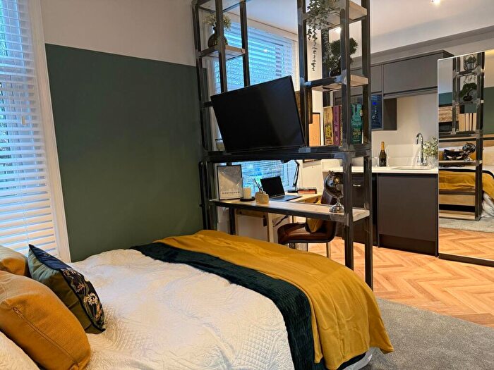 6 Bedroom House To Rent In Reservoir Road, Birmingham, B16