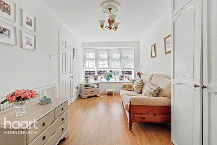 3 Bedroom End Of Terrace House For Sale In Duxford Close, Hornchurch, RM12