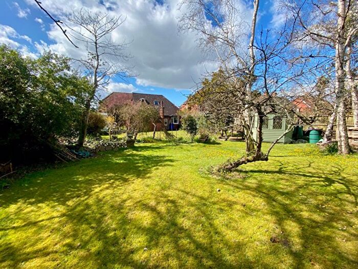 4 Bedroom Detached House For Sale In Chapel Road, Swanmore, SO32