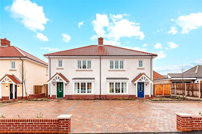 3 Bedroom Detached House For Sale In New Century Road, Laindon, Basildon, Essex, SS15