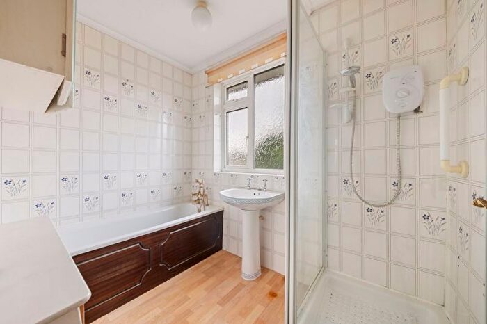 5 Bedroom Semi-Detached House For Sale In Nutfield Gardens, Northolt, UB5