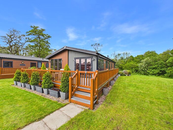 3 Bedroom Lodge For Sale In London Road, Allostock, WA16
