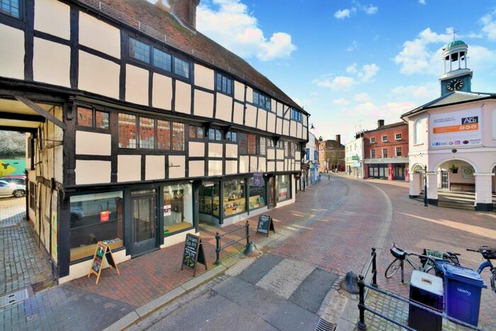 1 Bedroom Flat For Sale In High Street, Godalming, Surrey, GU7