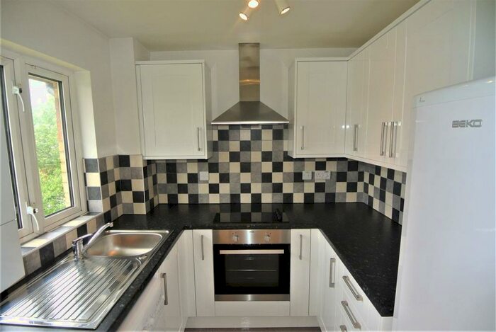 2 Bedroom Apartment To Rent In Weybridge, KT13