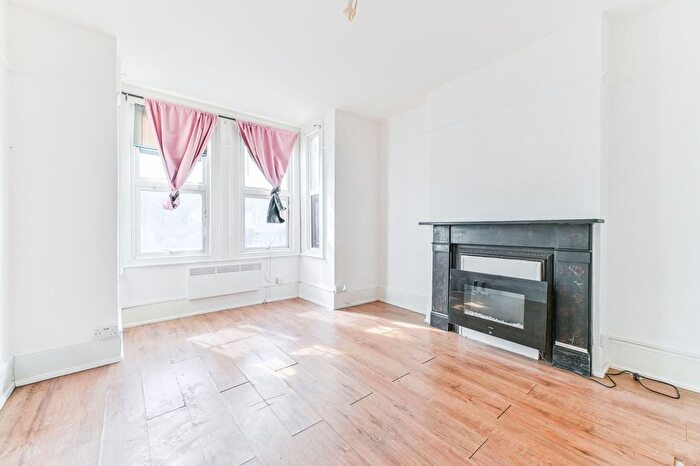 Studio To Rent In Lower Road, Sutton, SM1