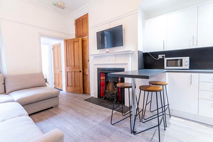 3 Bedroom Flat To Rent In Greystoke Avenue, Sandyford, Newcastle Upon Tyne, NE2