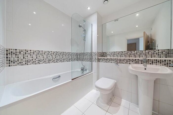 1 Bedroom Flat For Sale In Albemarle Road, Beckenham, BR3
