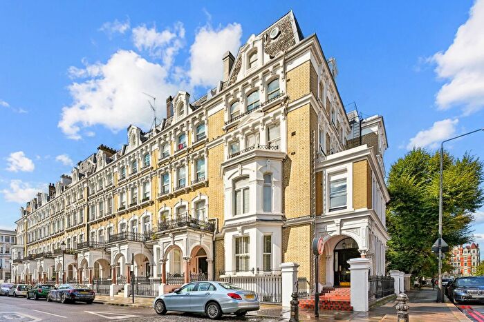 2 Bedroom Flat For Sale In Redcliffe Square, London, SW10
