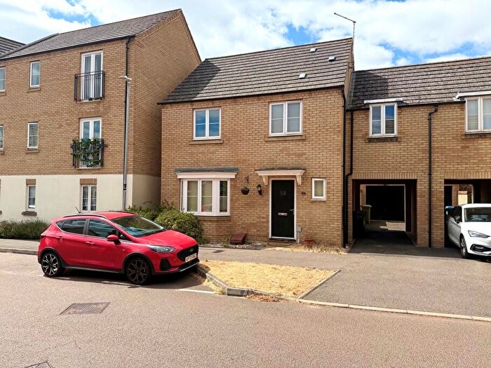 4 Bedroom Link Detached House To Rent In Woolpack Grange, Oakridge Park, MK14