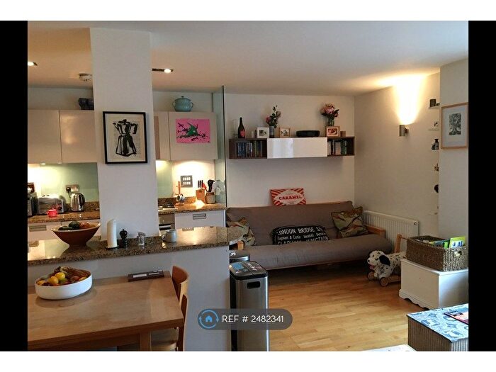 2 Bedroom Flat To Rent In Enfield Road, London, N1