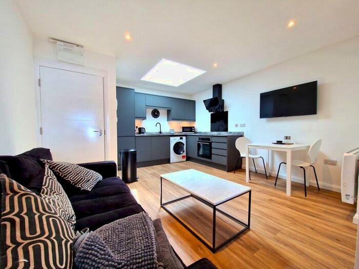 1 Bedroom Flat To Rent In Railway Terrace, Rugby, CV21