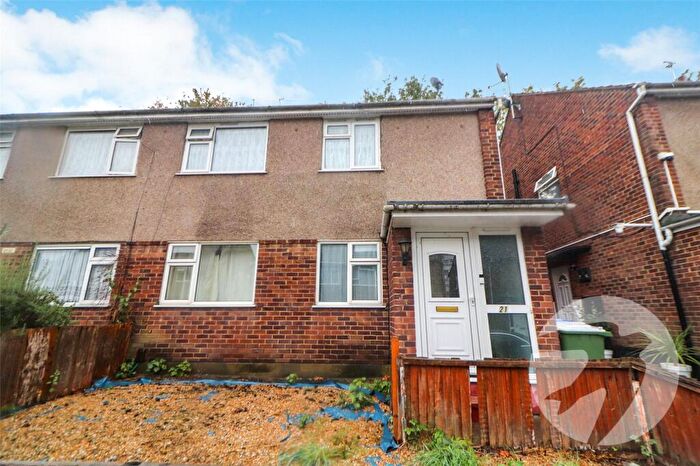 2 Bedroom Maisonette For Sale In Ely Close, Erith, DA8