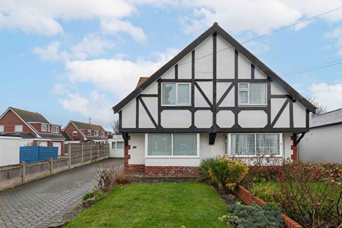 3 Bedroom Semi-Detached House For Sale In Bodelwyddan Avenue, Kinmel Bay, LL18