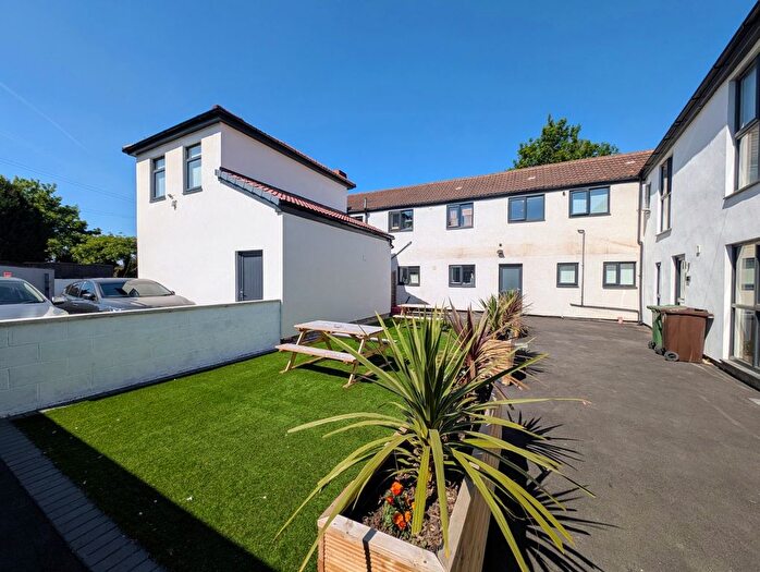 1 Bedroom Flat To Rent In Flat, A Flanshaw Lane, Wakefield, West Yorkshire, WF2