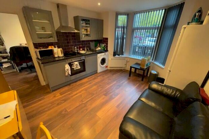 2 Bedroom Flat To Rent In Rhigos Gardens Cardiff, CF24