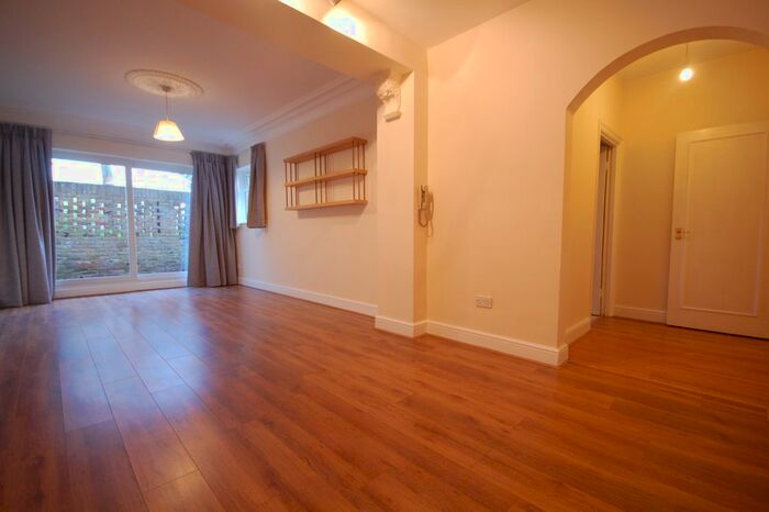 2 Bedroom Flat To Rent In Chiswick High Road, Chiswick, W4