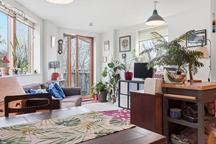 2 Bedroom Apartment For Sale In Time House, SW11