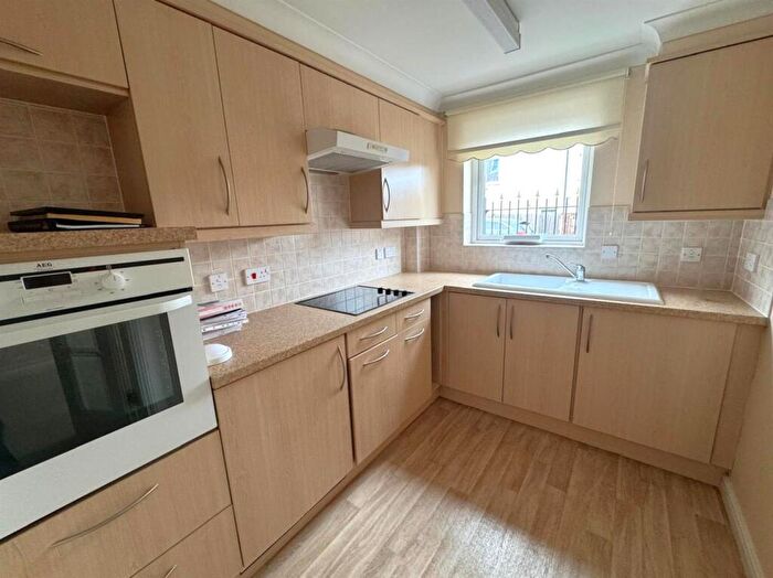 2 Bedroom Retirement Property For Sale In Windsor Way, Aldershot, GU11