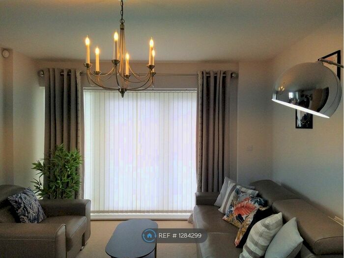 2 Bedroom Flat To Rent In Clovelly Place, Greenhithe, DA9