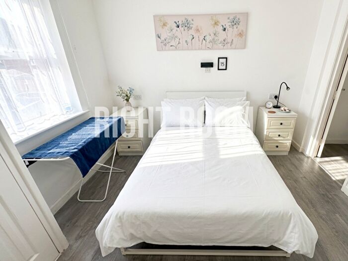 2 Bedroom Flat To Rent In Bed Flat, Albert Road South, Southampton, SO14