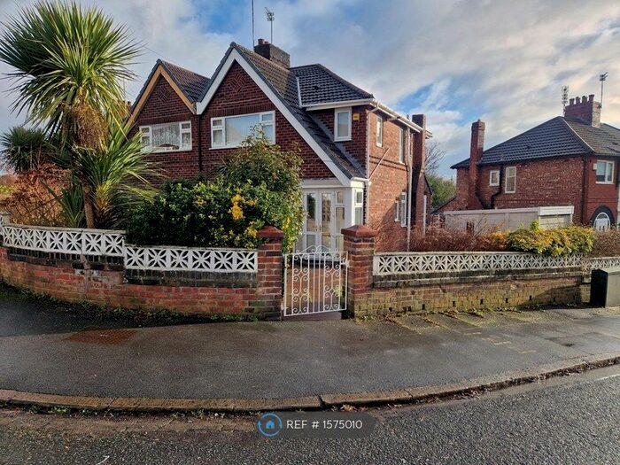 3 Bedroom Semi-Detached House To Rent In Castleway, Manchester, M6