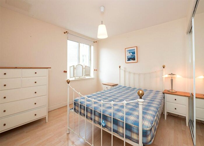 3 Bedroom Flat To Rent In East Fountainbridge, Edinburgh, EH3