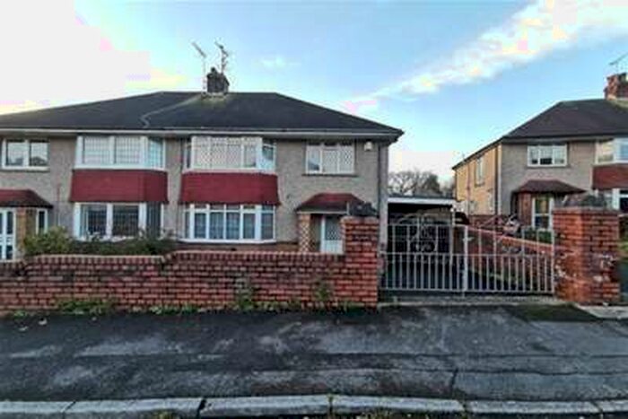 4 Bedroom Semi-Detached House To Rent In Warwick Road, Sketty, SA2