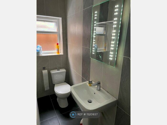 Studio To Rent In Stanger Road, London, SE25